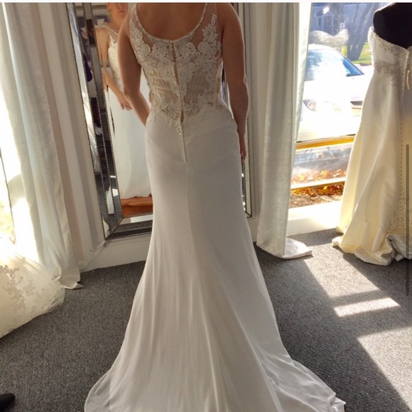 NEW ivory embellished romantic wedding gown - Picture 4 of 10